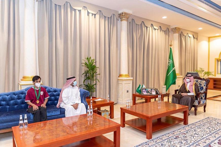 سمو أمير الجوف يستقبل لاعبي نادي ذوي الإعاقة بعد تحقيقهم مراكز متقدمة في بطولة المملكةلرفع الأثقال
