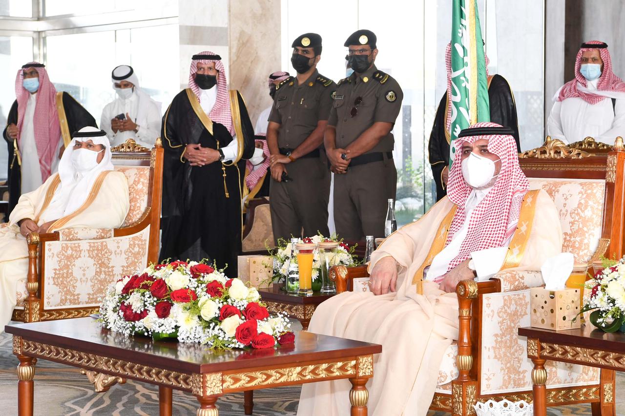 أمير تبوك يطلع على  عدداً من المشاريع التنموية بمحافظة أملج