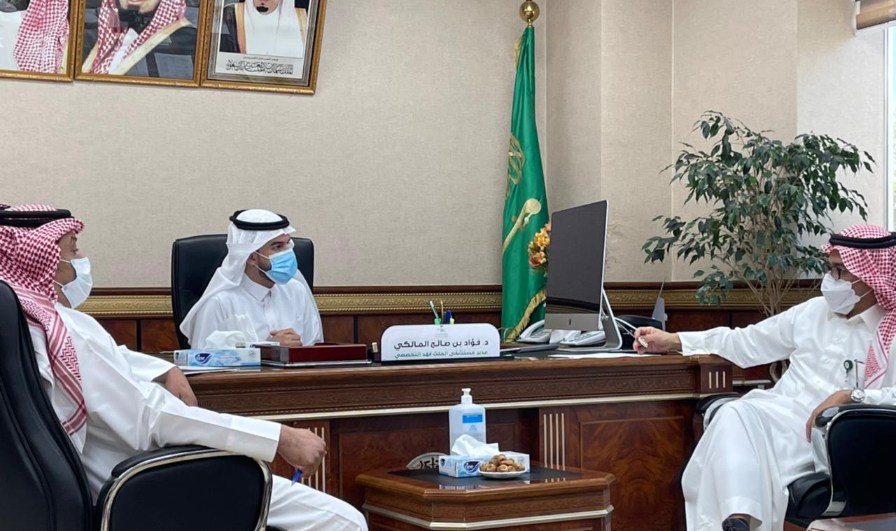 مدير عام شؤون المستشفيات بوزارة الصحة يزور تخصصي تبوك