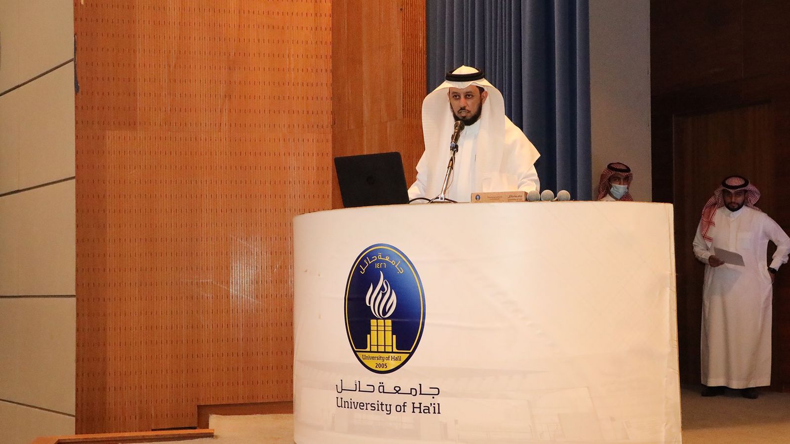 رئيس جامعة حائل يرعى حفل تكريم المتميزين من الباحثين والباحثات ويسلم عقود مشروعات المجموعات البحثية في الدورة الثالثة