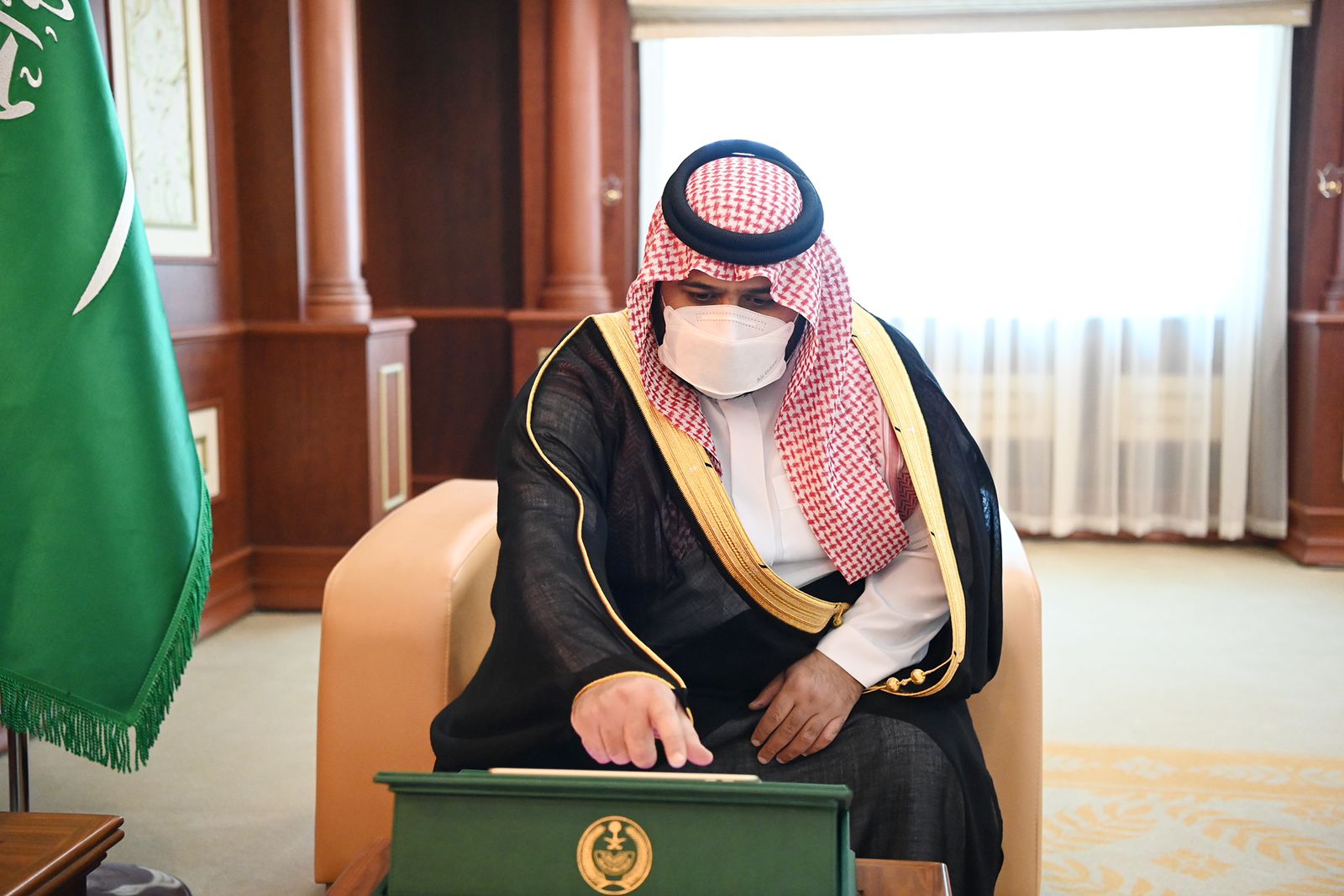  سمو أمير جازان بالنيابة يدشن حملة التوعية بسرطان الثدي بالمنطقة