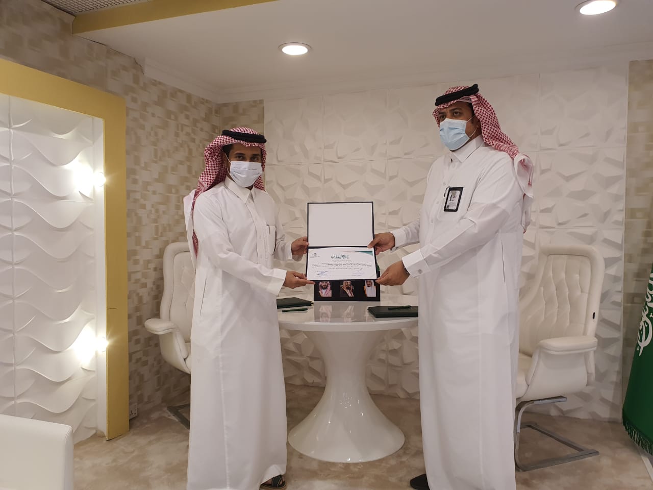 د.الشهراني يوقع اتفاقية شراكة مجتمعية