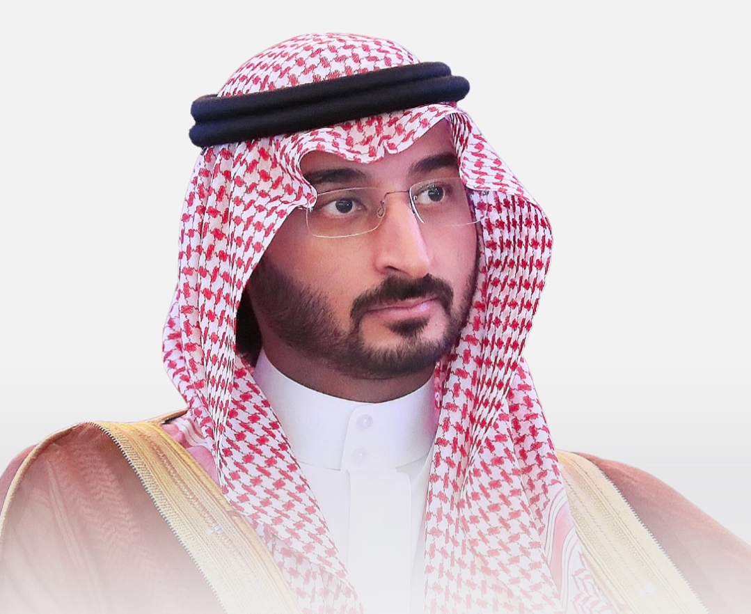 ‏الأمير ‎"عبدالله بن بندر" وزير الحرس الوطني يطّلع على سير عمل المشاريع في الوزارة