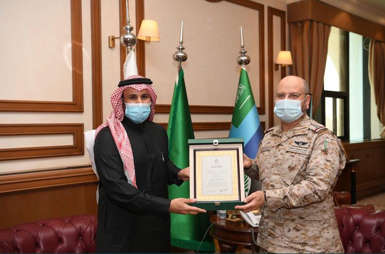 ‏رئيس هيئة الأركان العامة يستقبل الأمين العام للمؤسسة الخيرية لرعاية الأيتام (إخاء)