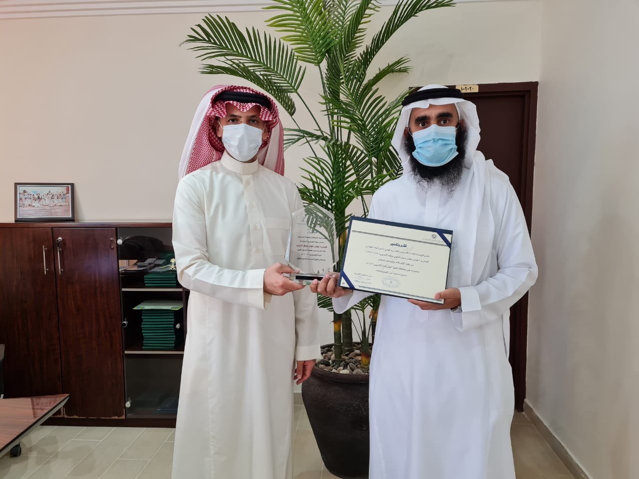 كلية الاتصالات بالرياض تكرّم المتفوقين علمياً