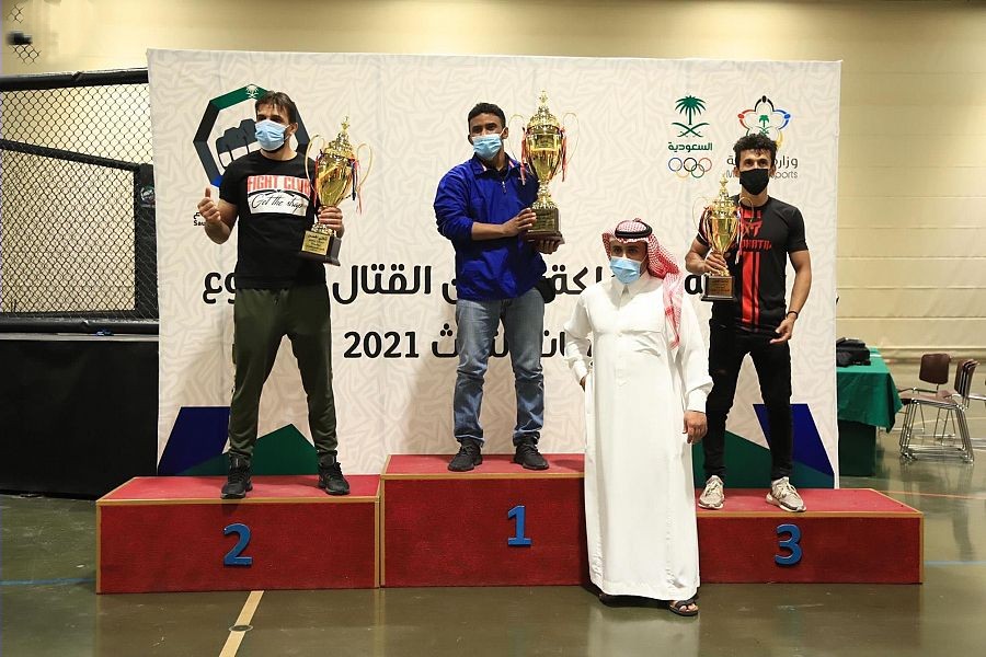 تتويج أبطال بطولة فنون القتال المتنوع للدرجات الثلاث