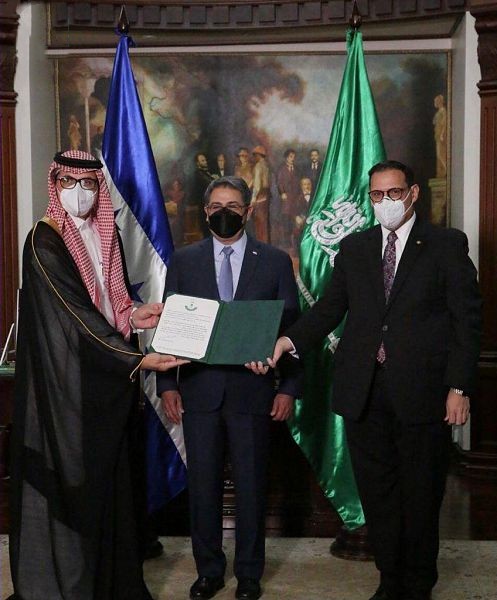 السفير المالكي يُقدّم أوراق اعتماده سفيرًا لخادم الحرمين الشريفين غير المقيم لرئيس جمهورية هندوراس