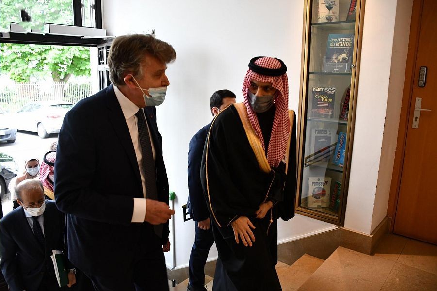 سمو وزير الخارجية يلتقي عدداً من المسؤولين في المعهد الفرنسي للعلاقات الدولية