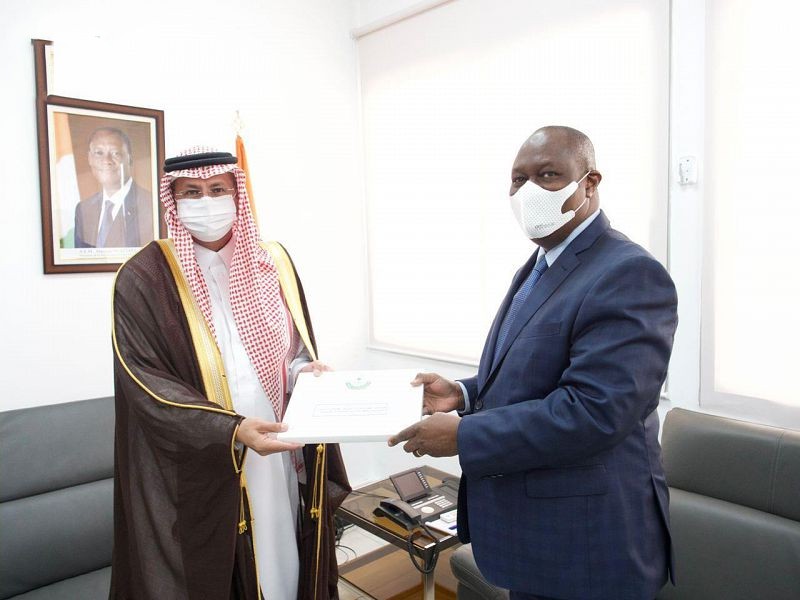 خادم الحرمين الشريفين يبعث رسالة لرئيس جمهورية كوت ديفوار