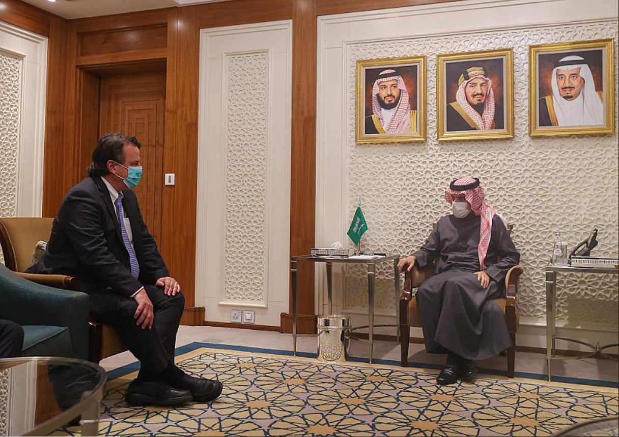 سمو وزير الخارجية يستقبل المنسق المقيم للأمم المتحدة منسق الشؤون الإنسانية في اليمن