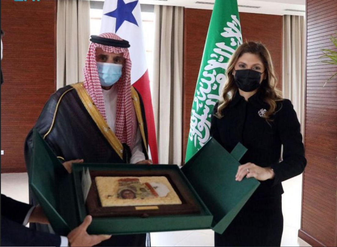 وزير الدولة للشؤون الخارجية يلتقي وزيرة خارجية جمهورية بنما