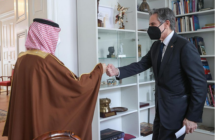 سمو وزير الخارجية يلتقي وزير الخارجية الأمريكي