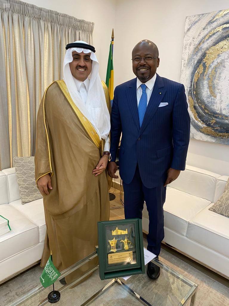 سفير المملكة لدى الجابون يلتقي وزير الخارجية الجابوني