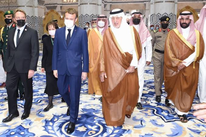 الرئيس الفرنسي يصل إلى جدة