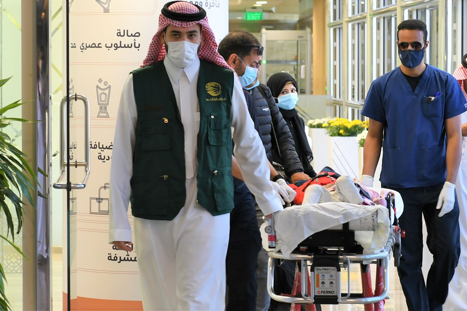 إنفاذًا لتوجيهات خادم الحرمين الشريفين.. وصول التوأم السيامي المصري "سلمى وسارة" إلى الرياض
