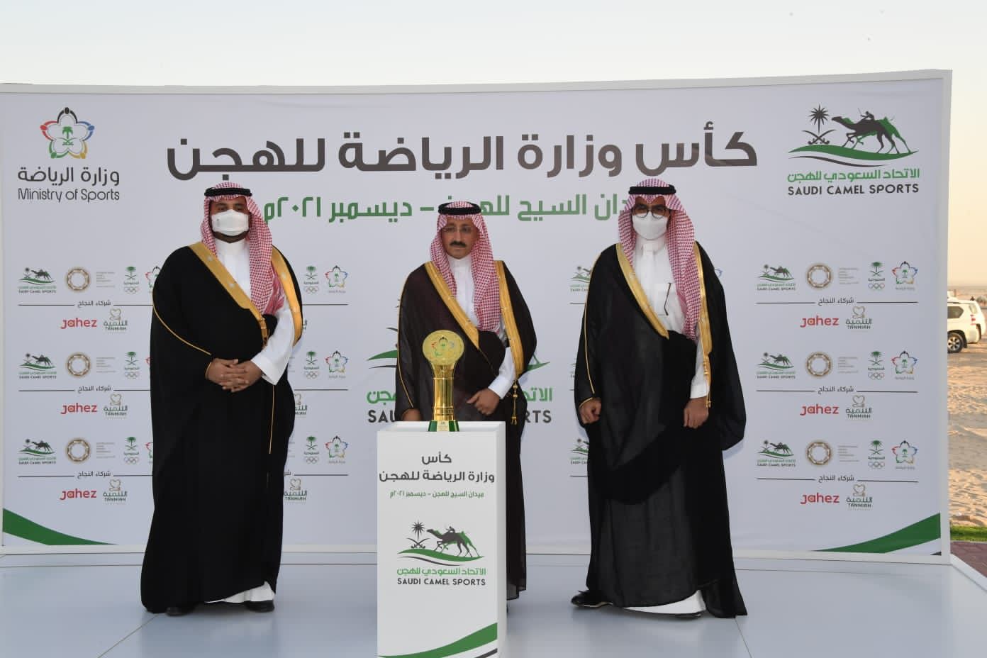 سمو محافظ الأحساء يتوج الفائزين في كأس وزارة الرياضة للهجن