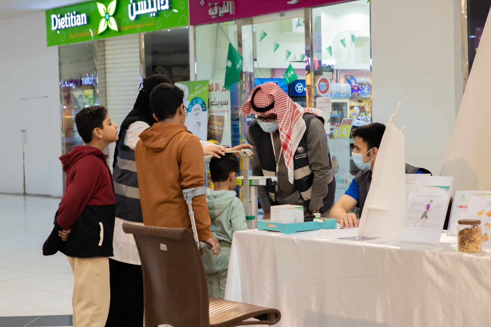 صحة حفر الباطن تقيم أركان توعوية تحت عنوان "غذاؤك صحتك" في المجمع التجاري المكان مول