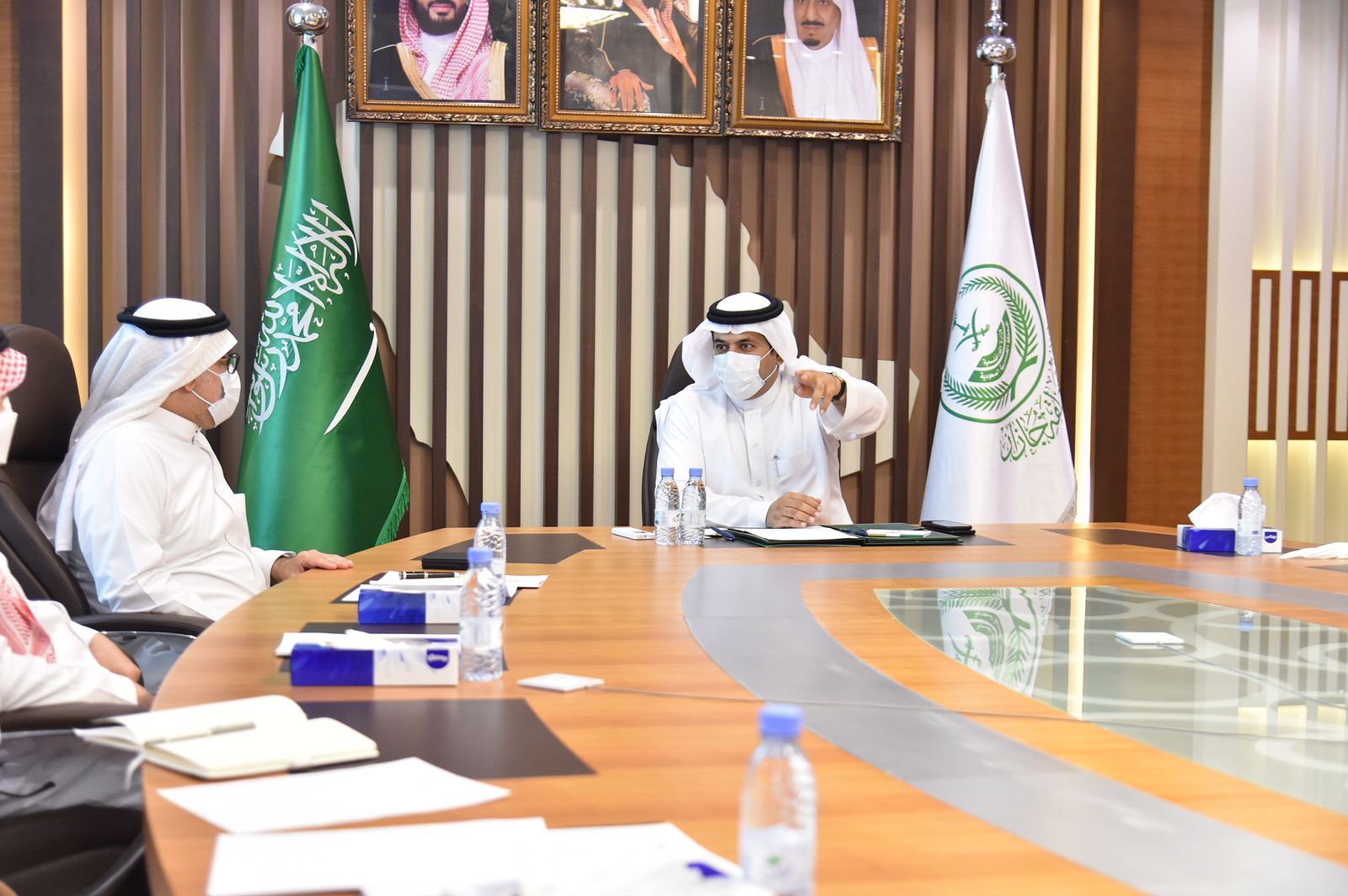 وكيل إمارة منطقة جازان يجتمع بالرئيس التنفيذي للمركز الوطني لتنمية الحياة الفطرية