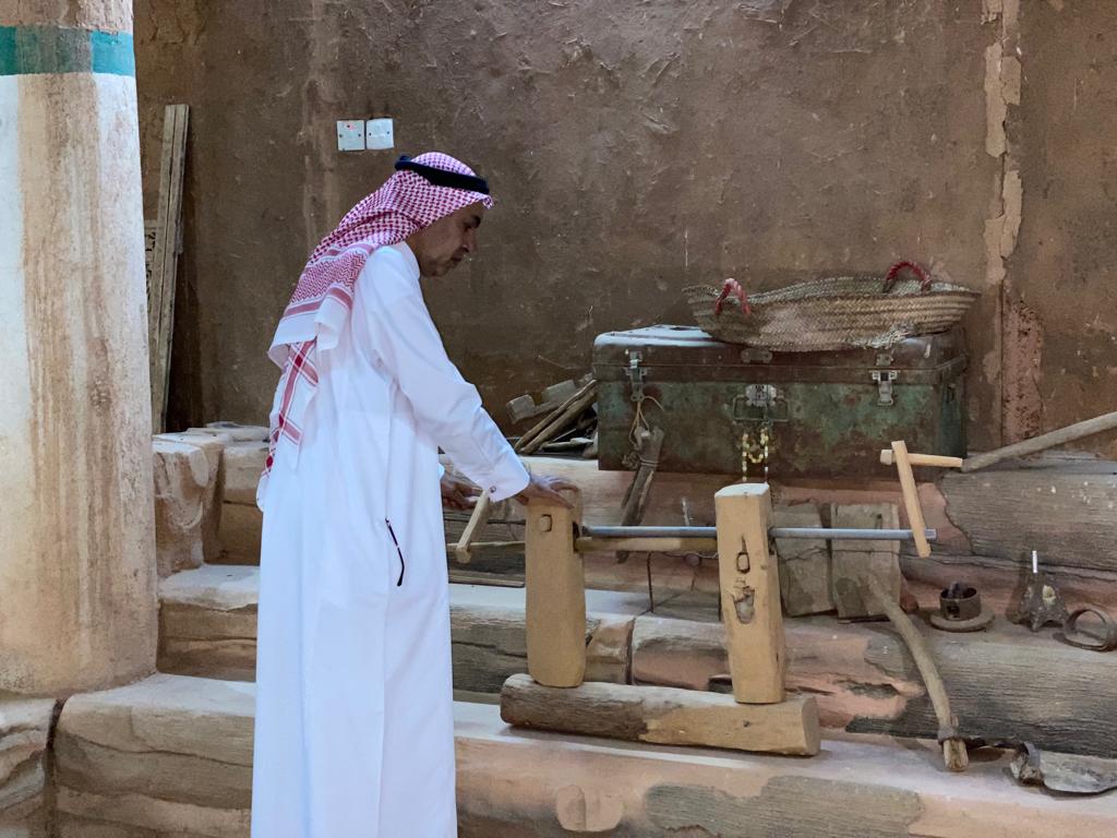" المحلج " غاب كأداة لمهنة نسائية حرفية وبقي شاهد على صناعة القطن بوادي الدواسر