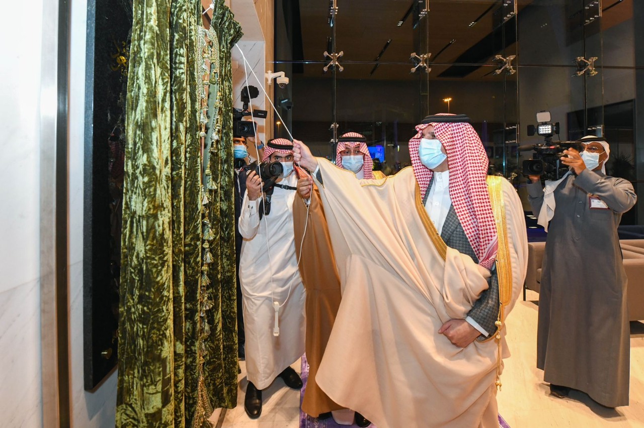أمير المنطقة الشرقية يدشن برج غرفة الشرقية