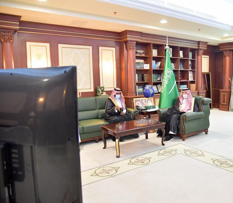 سمو أمير منطقة جازان يتسلم التقرير السنوي لشؤون الإسكان للعام 2021م
