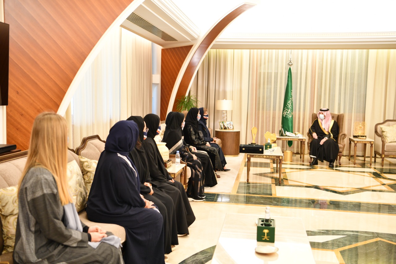 أمير الشرقية يستقبل فريق شعلة الشرقية النسائي