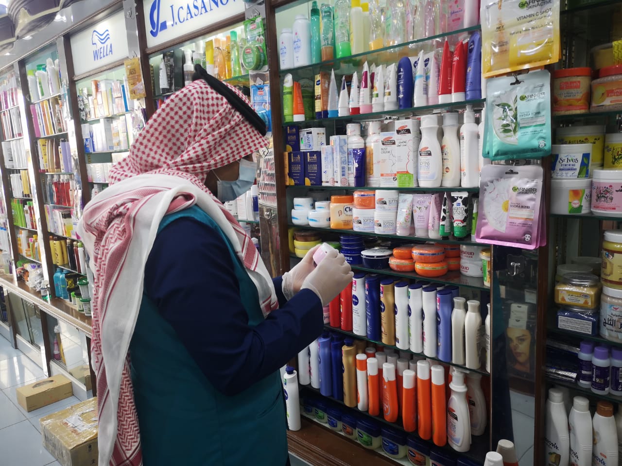 1063 جولة رقابية تنفذها امانة الشرقية وتغلق ثلاث منشآت وتحرر أكثر من 70 مخالفة في المراكز التجارية أمس الاربعاء