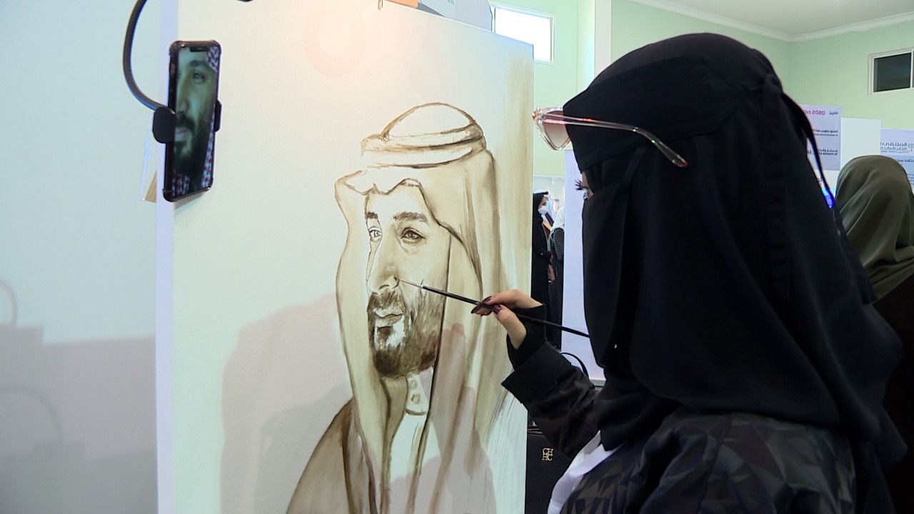 رئيسة اللجنة النسائية للتنمية المجتمعية تفتتح المعرض التشكيلي المصاحب للملتقى الرابع للجان شباب منطقة الرياض