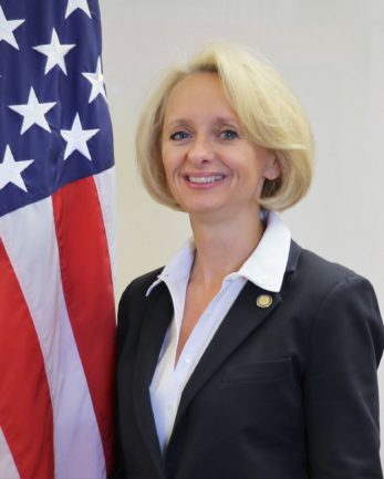 القائم بأعمال بعثة السفارة الأمريكية في الرياض : ندعم المملكة في تحقيق أهداف رؤية 2030