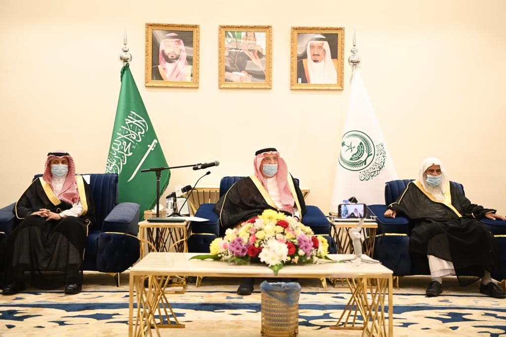 خلال المجلس الأسبوعي..سمو أمير منطقة جازان يطلع على جهود ومنجزات إدارتي تعليم جازان وصبيا