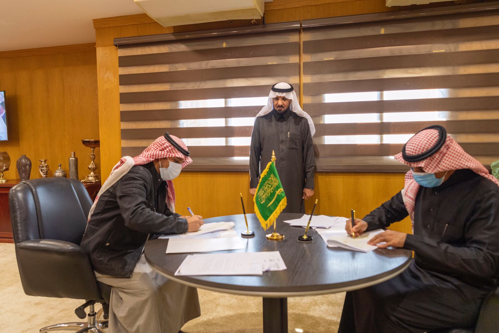 وكيل إمارة الجوف يشهد توقيع 5 اتفاقيات لتدريب وتأهيل الشباب والفتيات بنصف مليون ريال