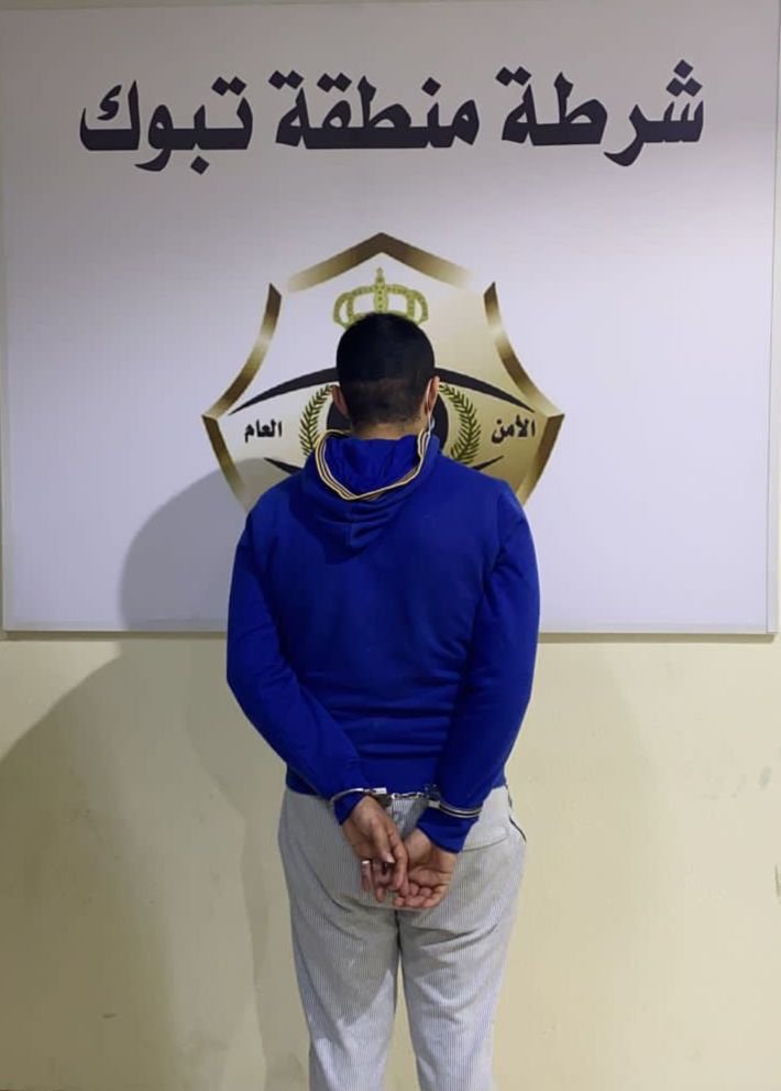 شرطة تبوك تقبض على شخص اعتدى على نساء بالضرب
