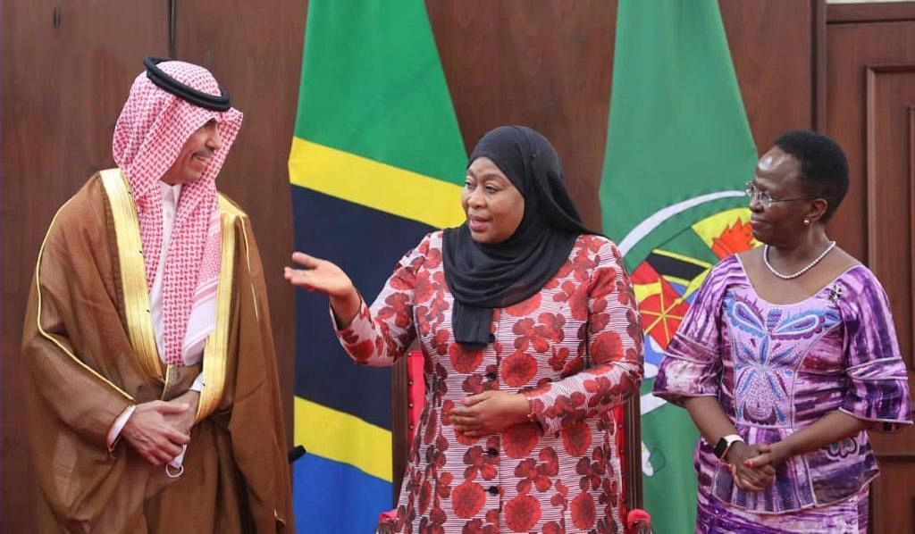 سفير المملكة لدى تنزانيا يقدم أوراق اعتماده لرئيسة الجمهورية
