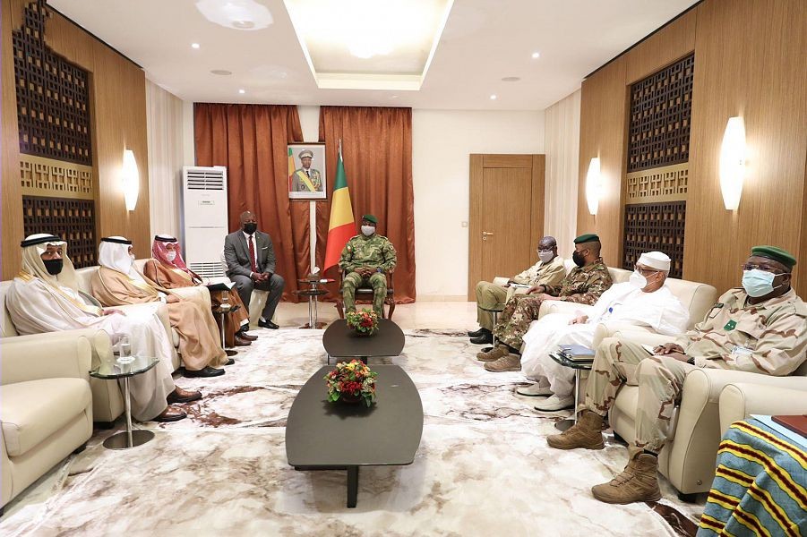 رئيس جمهورية مالي الانتقالي يستقبل المستشار في الديوان الملكي أحمد قطان