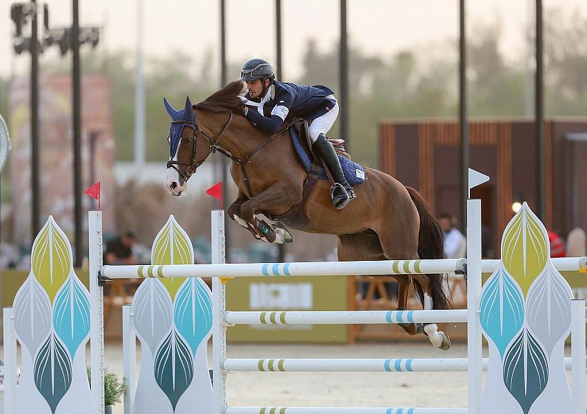 الفارس المبطي .. الفائز السعودي الأول في "قفز السعودية"