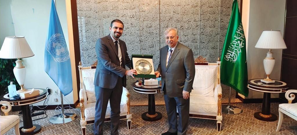 السفير المعلمي يلتقي محافظ هيئة الحكومة الرقمية