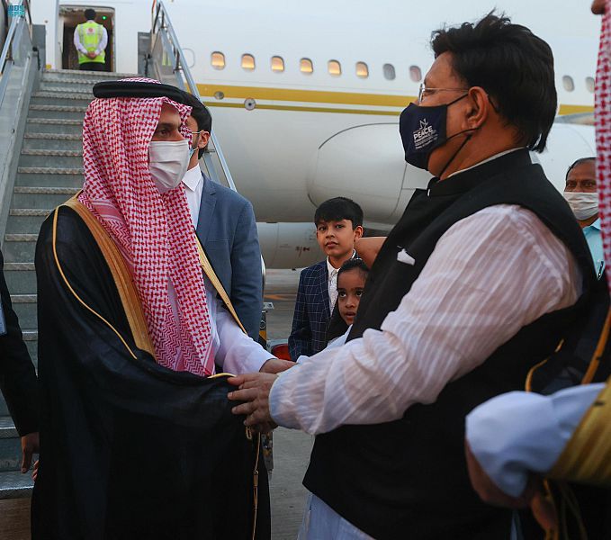 سمو وزير الخارجية يصل إلى جمهورية بنغلاديش الشعبية