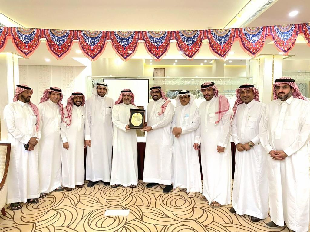 “إعلاميون مبادرون” يقيم إفطاره السنوي ويمنح “المطلق” العضوية الشرفية