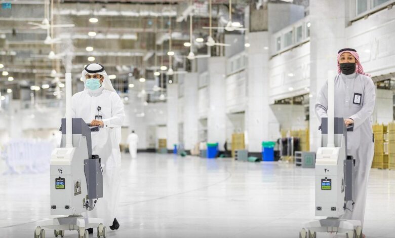 شؤون الحرمين تجند أكثر من ٧٠ فرقة عمل لتعقيم المسجد الحرام