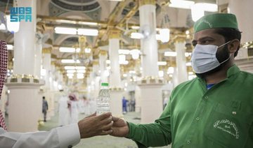 سقيا زوار الحرم النبوي في رمضان.. 2.7 مليون عبوة زمزم في 20 يومًا