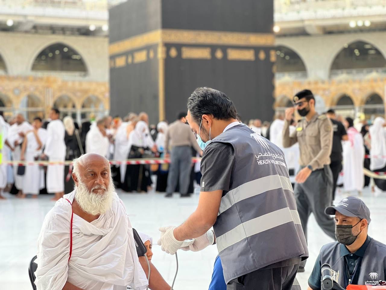 55 حقيبة إسعافية تطوعية ساهمت في علاج المعتمرين بالحرم المكي الشريف