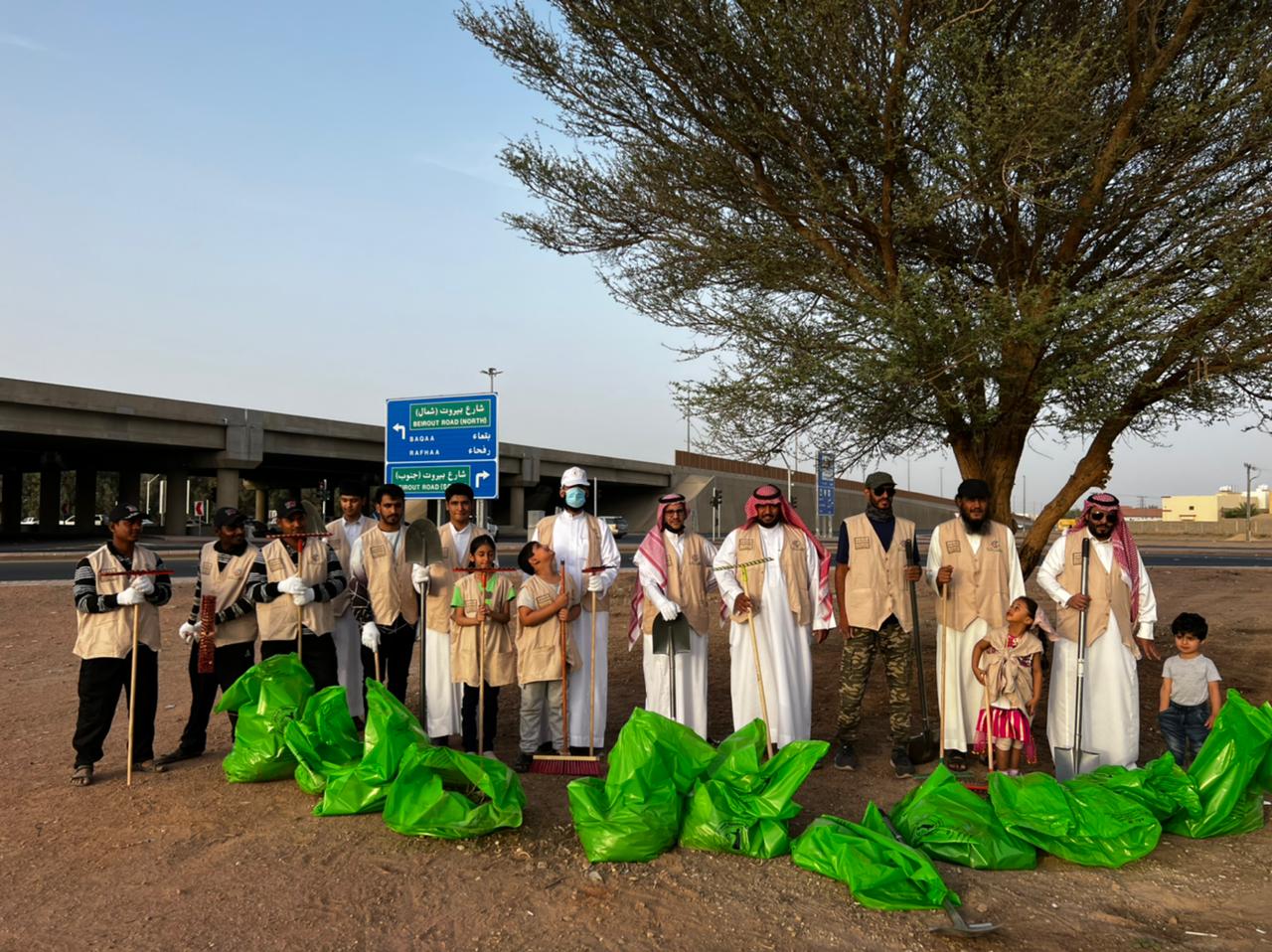 فريق تراحم حائل التطوعي يوزع وجبات الإفطار بمدخل حائل الشمالي