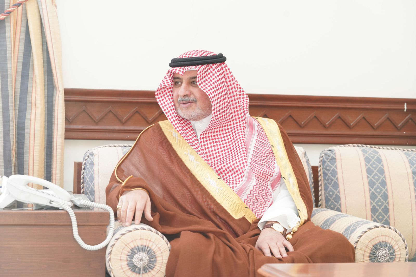 أمير تبوك يلتقي بأهالي محافظة الوجه 