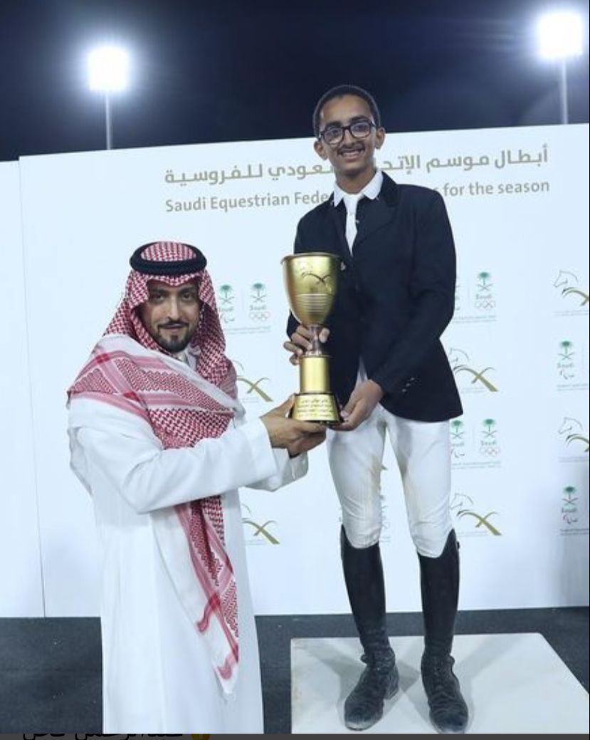 رئيس الاتحاد السعودي يتوج الفارس عبدالرحمن قحل بطلاً للدوري السعودي للفروسية والعقيلي وصيفاً له