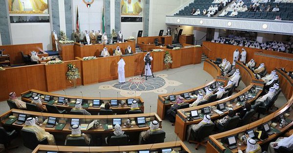 ولي عهد الكويت يتسلم استقالة الحكومة من رئيس الوزراء