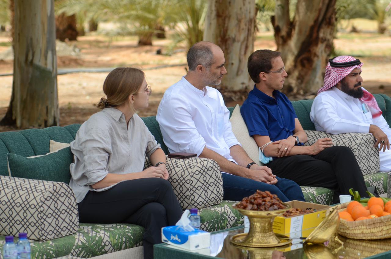 وفد من كاوست يلتقي مع المزارعين لتحسين الأصناف المحلية في حائل 