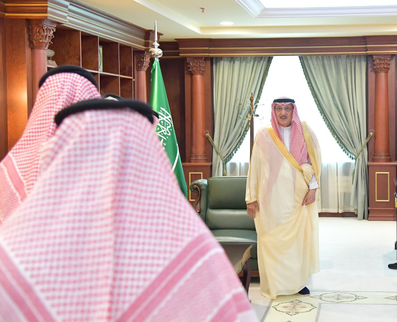 سمو أمير منطقة جازان يستقبل المهنئين بشهر رمضان المبارك من وكلاء ومنسوبي الإمارة.. 