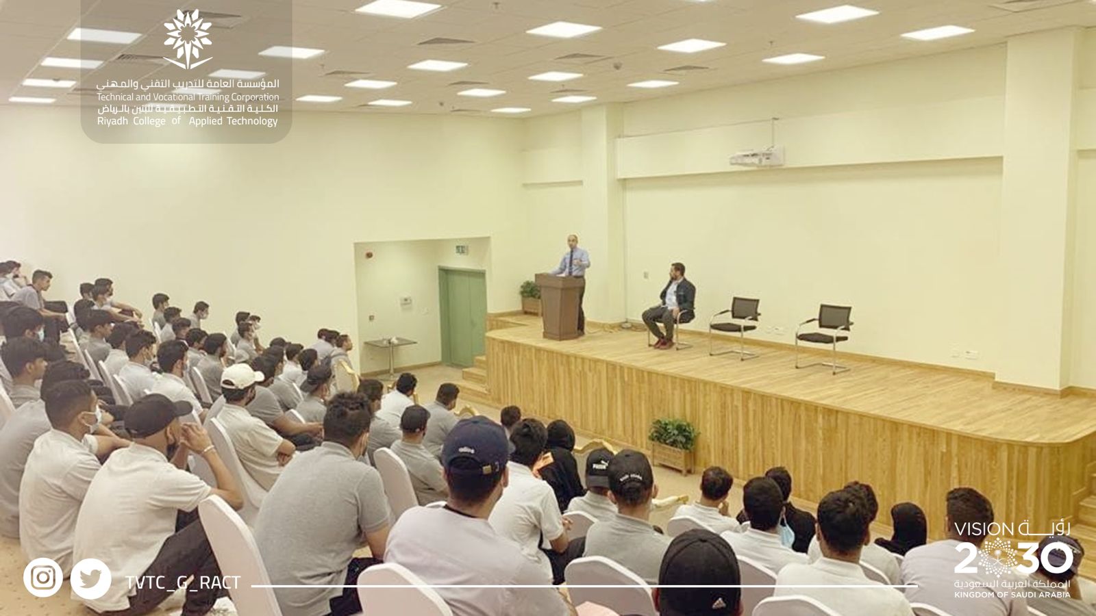 عميد الكلية التطبيقية يلتقي بالمتدربين في لقاء رمضاني مفتوح