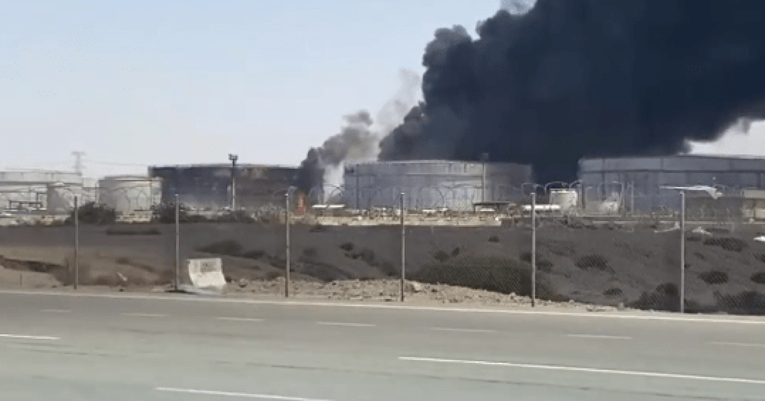 عمليات السيطرة على الحريق في منشأة جدة النفطية ما زالت مستمرة