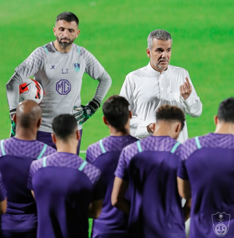 النفيعي مطالبا اللاعبين بأهمية كسب نقاط الكلاسيكو